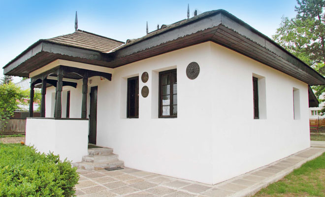 Casa memoriala Nicolae Iorga din orasul Botosani - lataifas