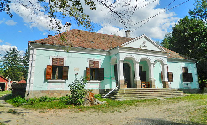 casa-memoriala-benedek-elek-din-comuna-batani-wikimedia