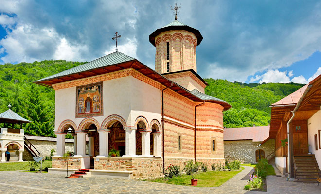 manastirea-polovragi-din-comuna-polovragi-flickr