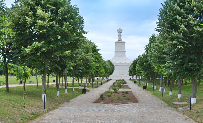 monumentul-de-la-adamclisi-din-comuna-adamclisi