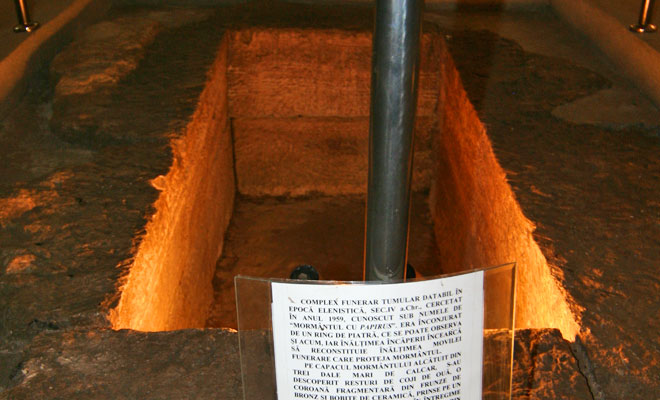 mormantul-cu-papirus-din-orasul-mangalia