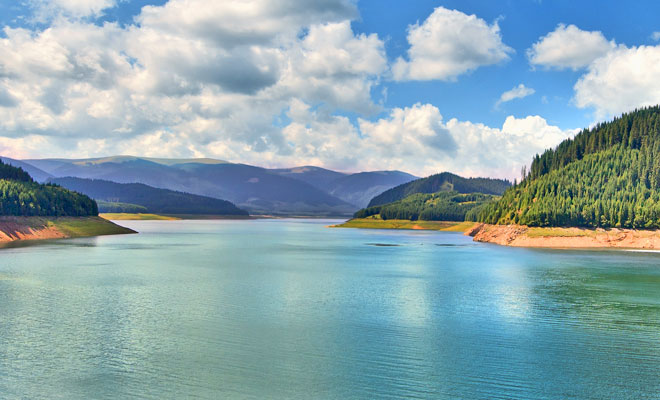 lacul-vidra-din-judetul-valcea-flickr