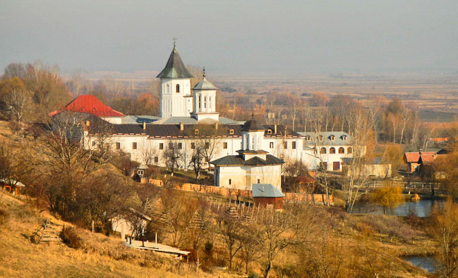 manastirea-brancoveni-din-comuna-brancoveni-flickr