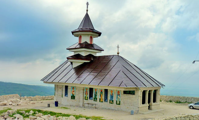 Biserica Dintr-o Piatra din comuna Naeni - panoramio