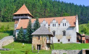 castelul-lazarea-din-comuna-lazarea-romanianturism
