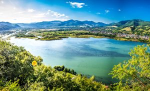 lacul-batca-doamnei-din-orasul-piatra-neamt-flickr